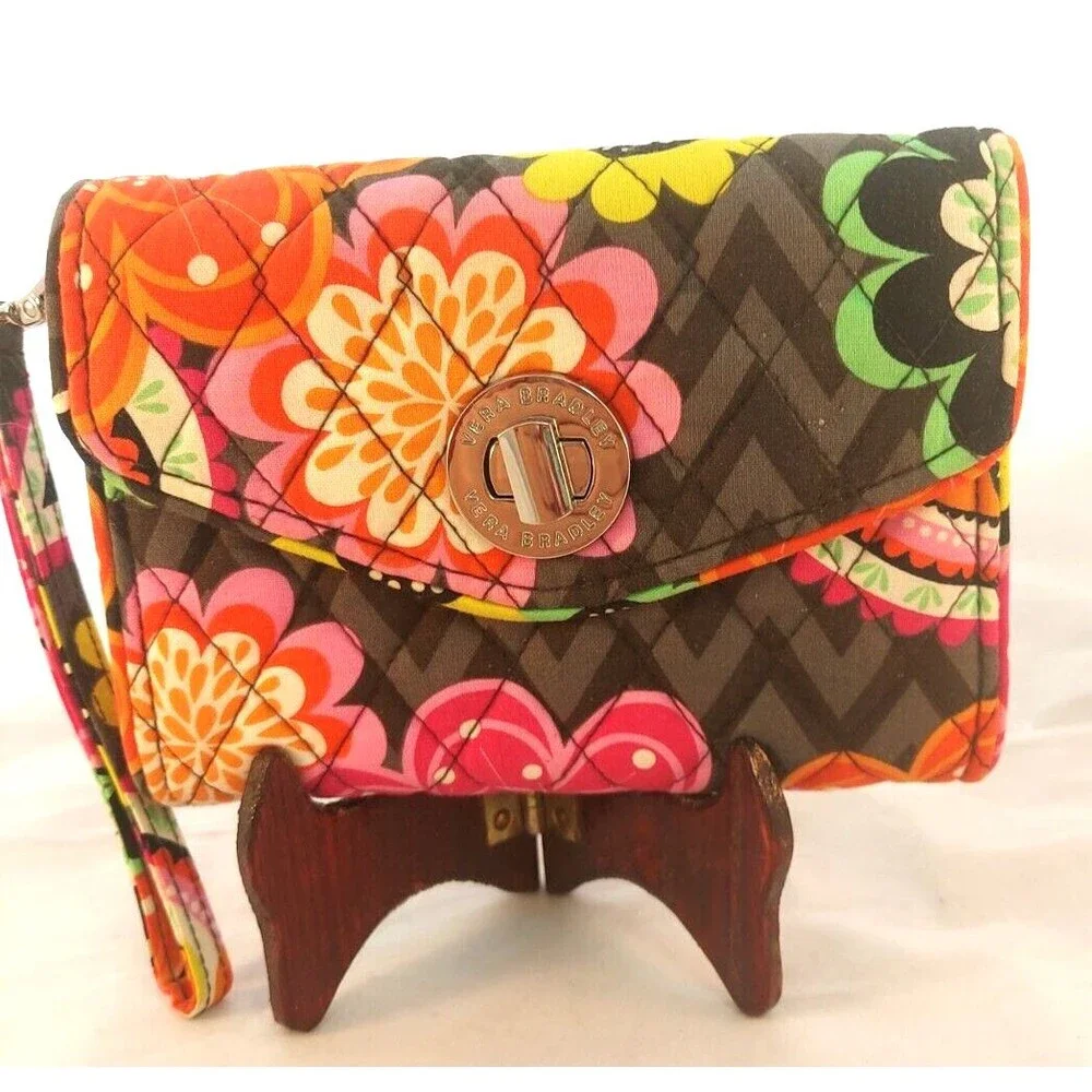 VERA BRADLEY Ziggy Zinnia Retired Your Turn Smartphone Wristlet w/Turn Lock